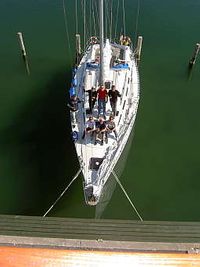 Foto: Crew an Deck einer Segelyacht.